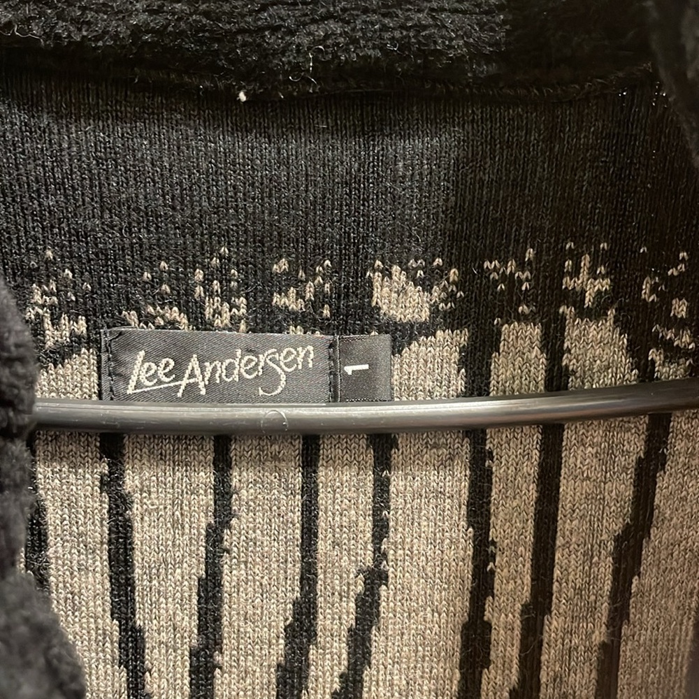 Lee Anderson Women's Cardigan - Picture 2 of 10